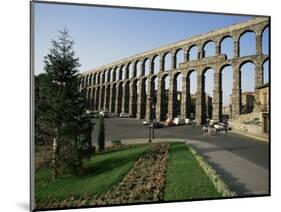 Roman Aqueduct, Segovia, Unesco World Heritage Site, Castilla Leon, Spain-Peter Scholey-Mounted Photographic Print