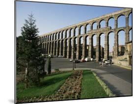 Roman Aqueduct, Segovia, Unesco World Heritage Site, Castilla Leon, Spain-Peter Scholey-Mounted Photographic Print