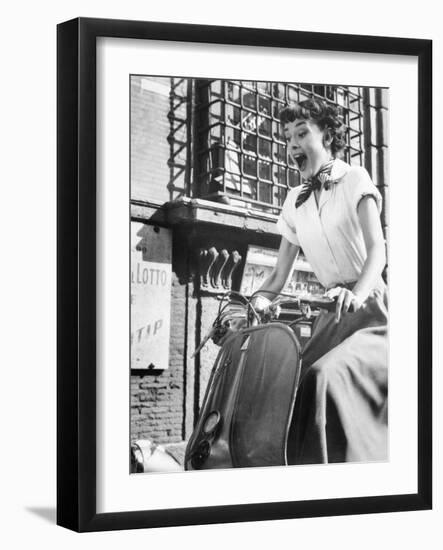 Roman Holiday, Audrey Hepburn, 1953-null-Framed Photo