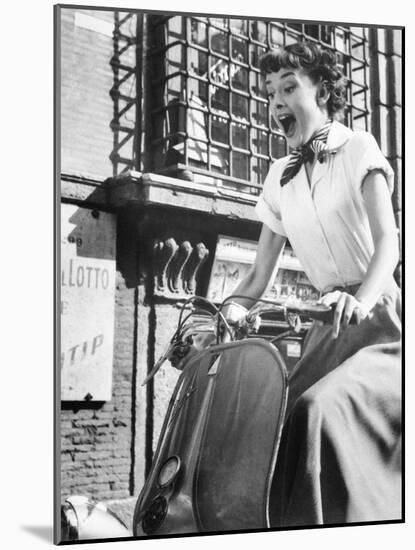 Roman Holiday, Audrey Hepburn, 1953-null-Mounted Photo