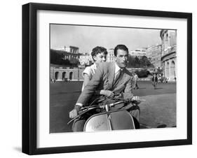 Roman Holiday, Audrey Hepburn, Gregory Peck, 1953-null-Framed Photo