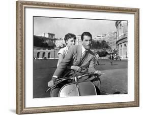 Roman Holiday, Audrey Hepburn, Gregory Peck, 1953-null-Framed Photo