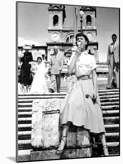 Roman Holiday, Audrey Hepburn, Gregory Peck, 1953-null-Mounted Photo