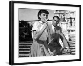 Roman Holiday, Audrey Hepburn, Gregory Peck, 1953-null-Framed Premium Photographic Print