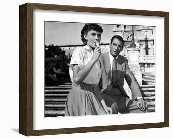 Roman Holiday, Audrey Hepburn, Gregory Peck, 1953-null-Framed Photo