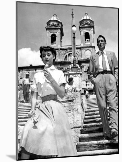 Roman Holiday, Audrey Hepburn, Gregory Peck, 1953-null-Mounted Photo