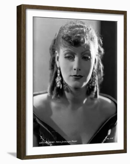 ROMANCE, 1930 directed by CLARENCE BROWN Greta Garbo (b/w photo)-null-Framed Photo