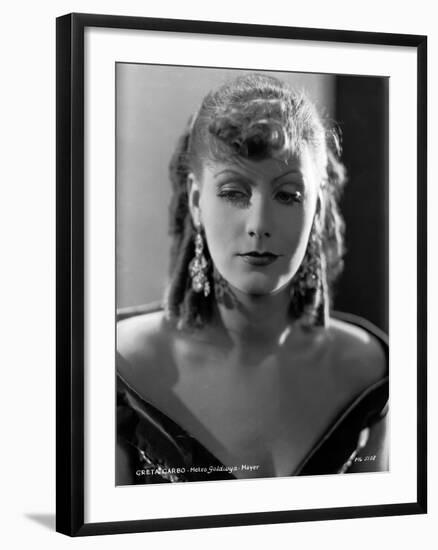 ROMANCE, 1930 directed by CLARENCE BROWN Greta Garbo (b/w photo)-null-Framed Photo