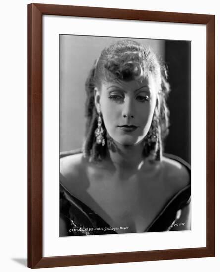 ROMANCE, 1930 directed by CLARENCE BROWN Greta Garbo (b/w photo)-null-Framed Photo