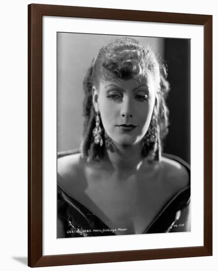 ROMANCE, 1930 directed by CLARENCE BROWN Greta Garbo (b/w photo)-null-Framed Photo