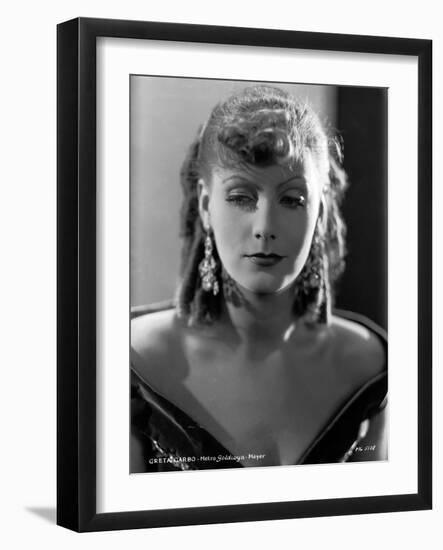 ROMANCE, 1930 directed by CLARENCE BROWN Greta Garbo (b/w photo)-null-Framed Photo