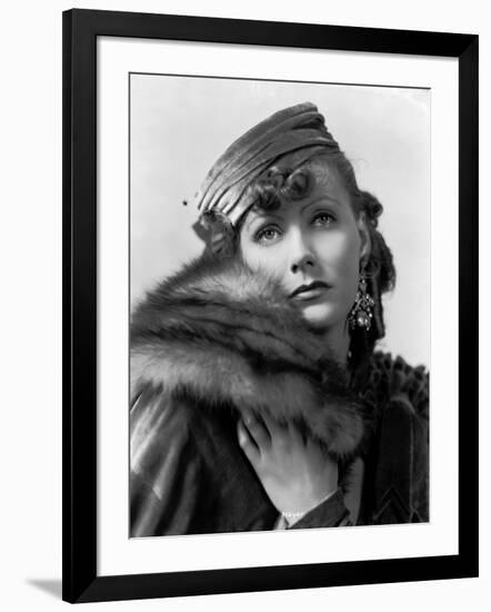 ROMANCE, 1930 directed by CLARENCE BROWN Greta Garbo (b/w photo)-null-Framed Photo