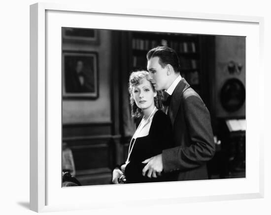 ROMANCE, 1930 directed by CLARENCE BROWN Greta Garbo / Gavin Gordon (b/w photo)-null-Framed Photo