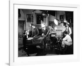 ROMANCE, 1930 directed by CLARENCE BROWN On the set; Greta Garbo, Gavin Gordon and the director Cla-null-Framed Photo