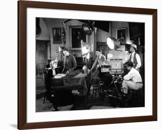 ROMANCE, 1930 directed by CLARENCE BROWN On the set; Greta Garbo, Gavin Gordon and the director Cla-null-Framed Photo