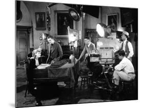 ROMANCE, 1930 directed by CLARENCE BROWN On the set; Greta Garbo, Gavin Gordon and the director Cla-null-Mounted Photo