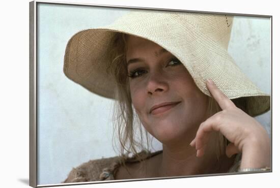 ROMANCING THE STONE, 1984 DIRECTED BT ROBERT ZEMECKIS Kathleen Turner (photo)-null-Framed Photo