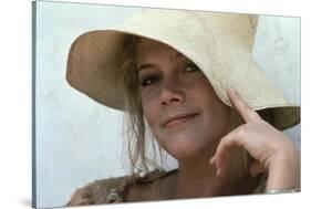 ROMANCING THE STONE, 1984 DIRECTED BT ROBERT ZEMECKIS Kathleen Turner (photo)-null-Stretched Canvas