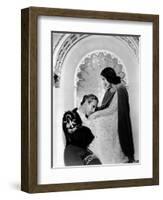 Romeo and Juliet, Norma Shearer, Leslie Howard, 1936-null-Framed Photographic Print