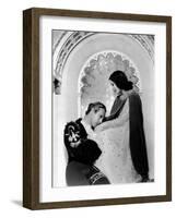 Romeo and Juliet, Norma Shearer, Leslie Howard, 1936-null-Framed Photographic Print