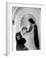 Romeo and Juliet, Norma Shearer, Leslie Howard, 1936-null-Framed Photographic Print