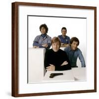 Ron Liebman, Paul Sand, Robert Redford and George Segal\rLes Quatres Malfrats THE HOT ROCK-null-Framed Photo