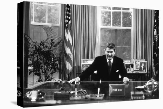 Ronald Regan Desk Oval Office Black White Archival Photo Poster-null-Stretched Canvas