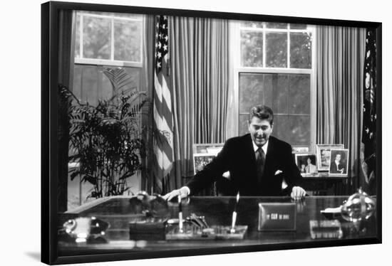 Ronald Regan Desk Oval Office Black White Archival Photo Poster-null-Framed Poster