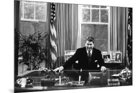 Ronald Regan Desk Oval Office Black White-null-Mounted Photo