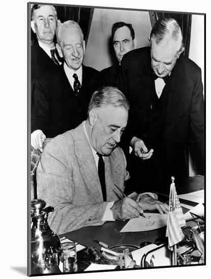 Roosevelt Signing Declaration of War, 1941-Science Source-Mounted Giclee Print
