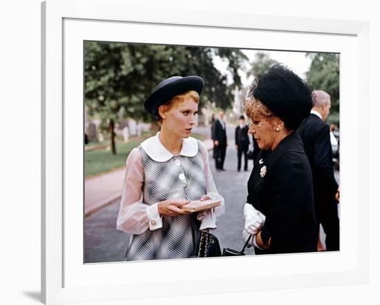 ROSEMARY'S BABY, 1968 directed by ROMAN POLANSKI Mia Farrow and Landy Hanna (photo)-null-Framed Photo