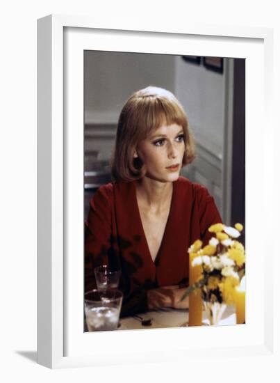 ROSEMARY'S BABY, 1968 directed by ROMAN POLANSKI Mia Farrow (photo)-null-Framed Photo