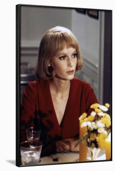 ROSEMARY'S BABY, 1968 directed by ROMAN POLANSKI Mia Farrow (photo)-null-Framed Photo