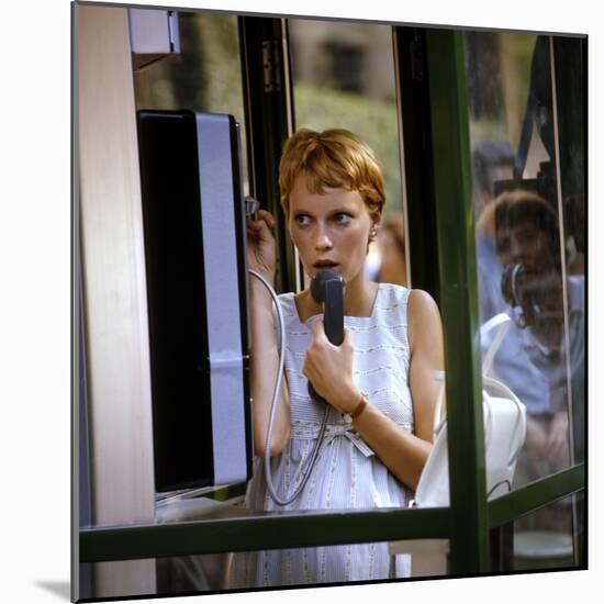 ROSEMARY'S BABY, 1968 directed by ROMAN POLANSKI Mia Farrow (photo)-null-Mounted Photo