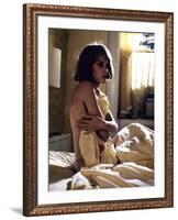 ROSEMARY'S BABY, 1968 directed by ROMAN POLANSKI Mia Farrow (photo)-null-Framed Photo