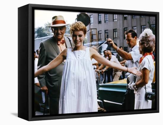 ROSEMARY'S BABY, 1968 directed by ROMAN POLANSKI On the set, Mia Farrow between Sidney Blackmer and-null-Framed Stretched Canvas