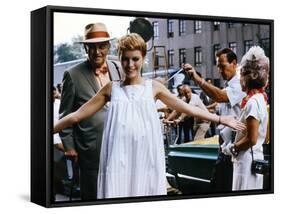 ROSEMARY'S BABY, 1968 directed by ROMAN POLANSKI On the set, Mia Farrow between Sidney Blackmer and-null-Framed Stretched Canvas