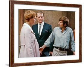 ROSEMARY'S BABY, 1968 directed by ROMAN POLANSKI On the set, Roman Polanski with Mia Farrow (photo)-null-Framed Photo