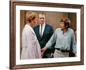 ROSEMARY'S BABY, 1968 directed by ROMAN POLANSKI On the set, Roman Polanski with Mia Farrow (photo)-null-Framed Photo