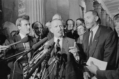 https://imgc.allpostersimages.com/img/posters/ross-perot-received-18-9-of-the-popular-vote-in-the-1992-presidential-election-19-741-065-votes_u-L-Q12NXR30.jpg?artPerspective=n