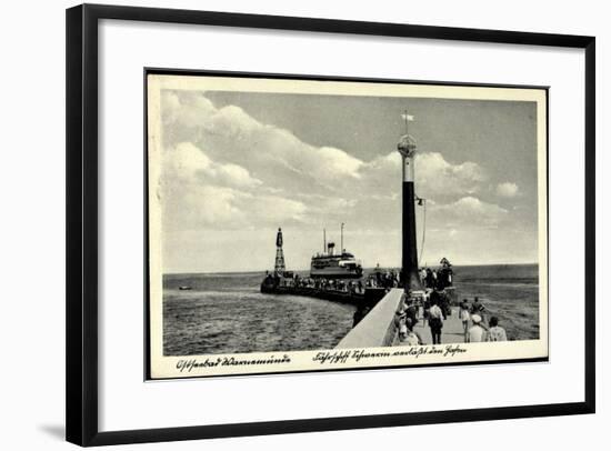 Rostock Warnemünde, Fährschiff, Leuchtturm, Hafen-null-Framed Giclee Print