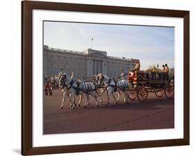 Royal Carriage Outside Buckingham Palace, London, England, United Kingdom, Europe-Nigel Francis-Framed Photographic Print