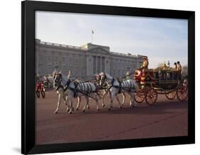 Royal Carriage Outside Buckingham Palace, London, England, United Kingdom, Europe-Nigel Francis-Framed Photographic Print