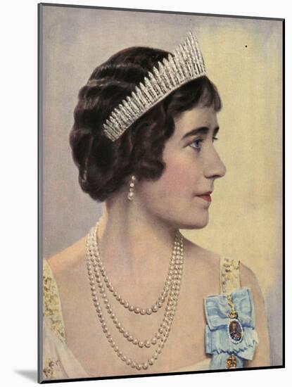 Royalty, Queen Elizabeth The Queen Mother, 1939, UK-null-Mounted Giclee Print