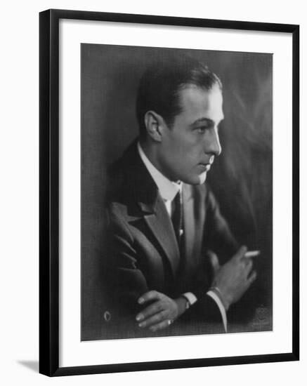 Rudolph Valentino, 1920s-null-Framed Photo