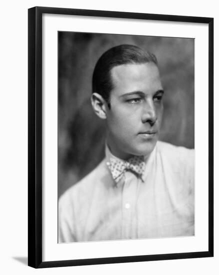 Rudolph Valentino, 1926-null-Framed Photographic Print