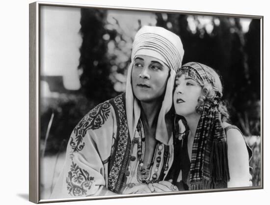 Rudolph Valentino and Vilma Bánky: The Son of The Sheik, 1926-null-Framed Photographic Print