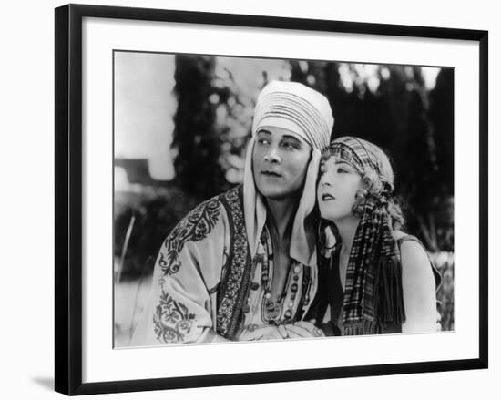 Rudolph Valentino and Vilma Bánky: The Son of The Sheik, 1926-null-Framed Photographic Print