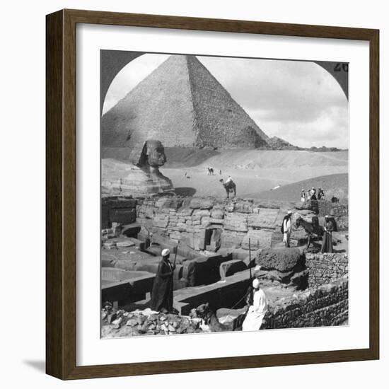 Ruins of the Granite Temple, the Sphinx and Great Pyramid, Egypt, 1905-Underwood & Underwood-Framed Photographic Print