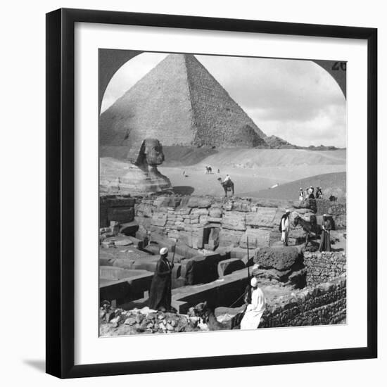 Ruins of the Granite Temple, the Sphinx and Great Pyramid, Egypt, 1905-Underwood & Underwood-Framed Photographic Print